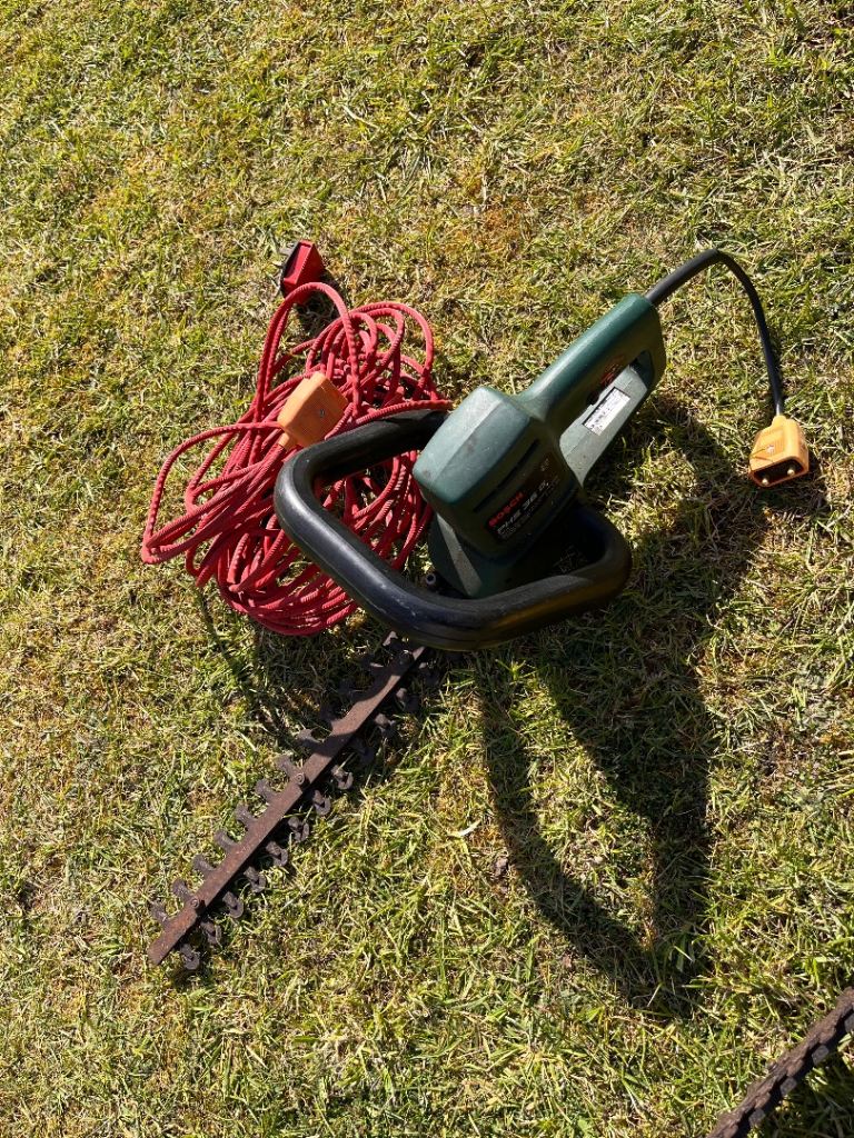 Bosch Hedge Trimmer with Extension Lead – Good Condition