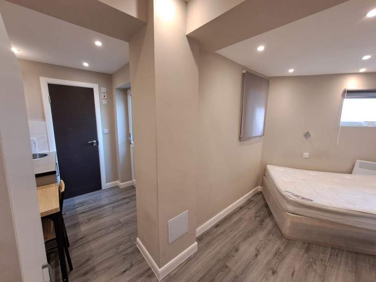 Studio Available - Oatlands Drive, Slough - DSS Only