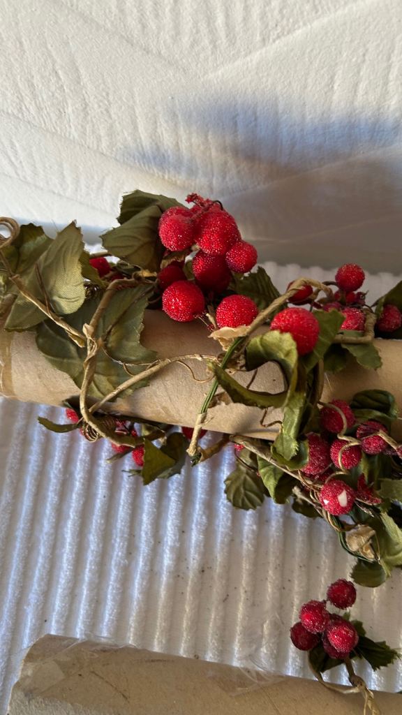 image for Xmas garland with berries 