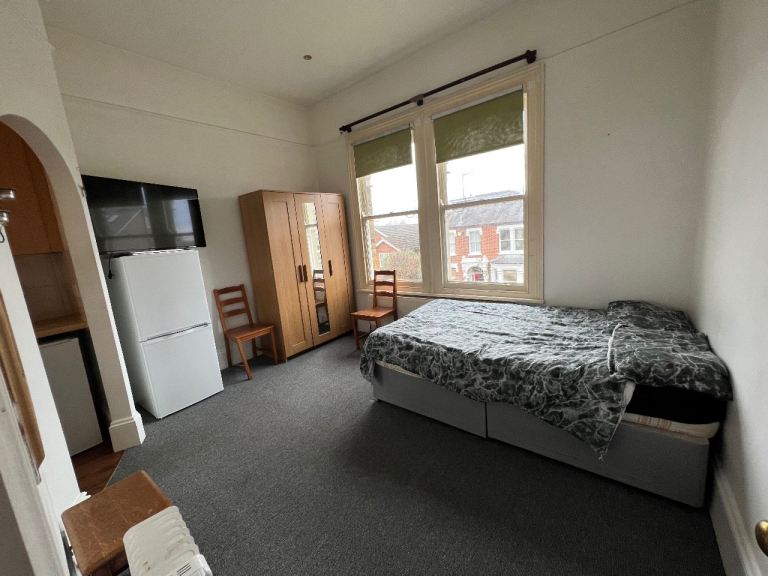 All Bills Inclusive, Bright Studio, Barnet