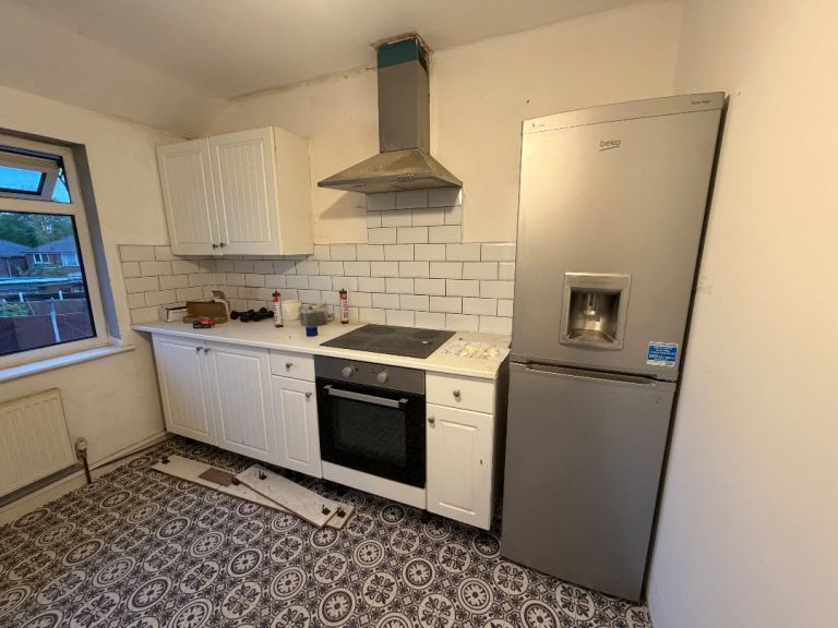 2 bedroom flat - Bills Included (1st floo)