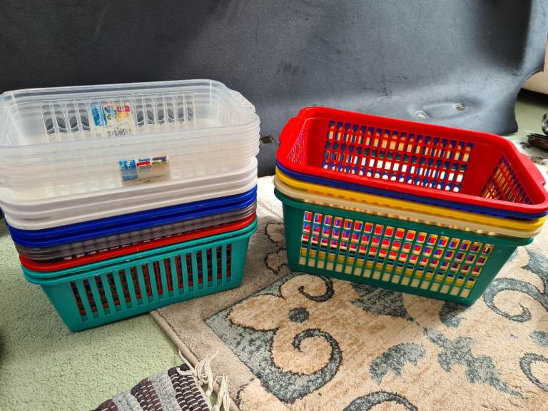 20 x small medium plastic storage baskets 