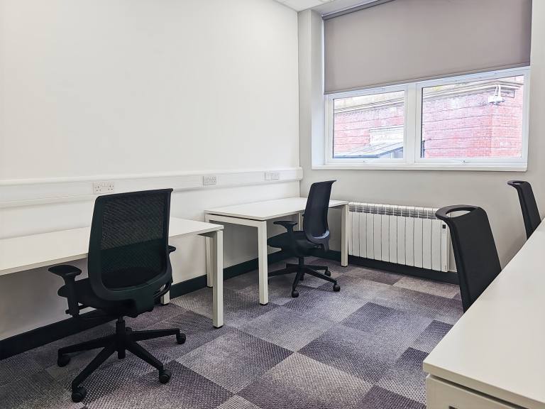 Oldham - OL8 4QQ \ Move-In Ready Office Space with 3 Workstations