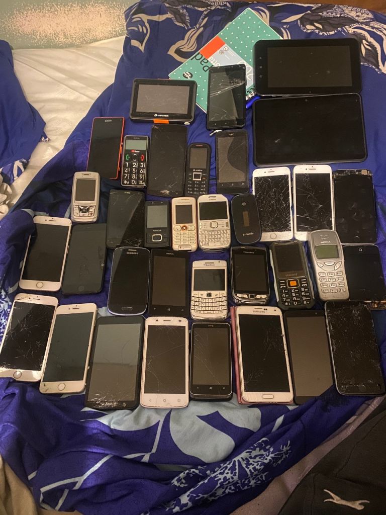 38 phone job lot not been tested sold as Sean no refunds