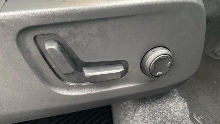 2024 Volvo XC40 2.0 B3P Ultra Dark 5dr Auto ESTATE PETROL Automatic