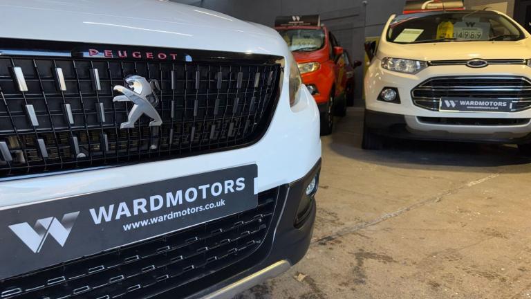 PEUGEOT 2008 1.2 PureTech GT Line White 5dr PANROOF+SATNAV+CRUISE+DAB 2017