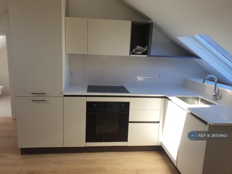 2 bedroom flat in Cromwell Avenue, London, N6 (2 bed) (#2650943)
