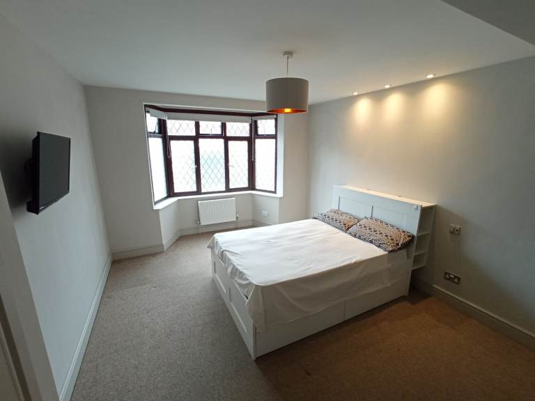 Large Double Room with Ensuite! RG6