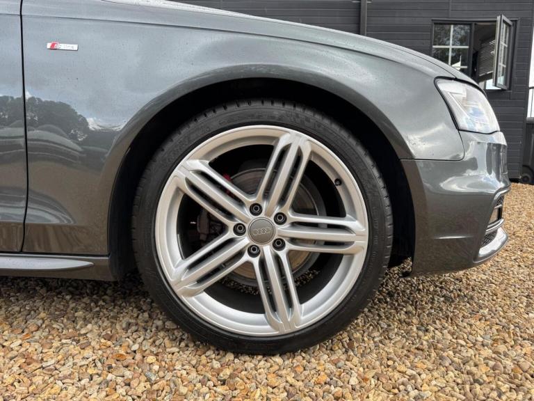AUDI A4 AVANT 2.0 TDI S line quattro Euro 5 (s/s) 5dr 2015