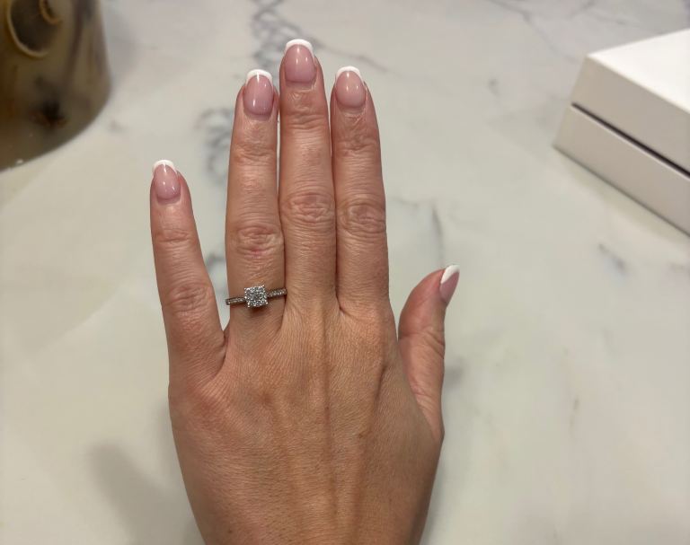 18ct white gold  ring