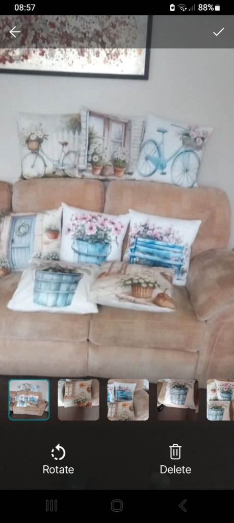 Cushions and table cloth 