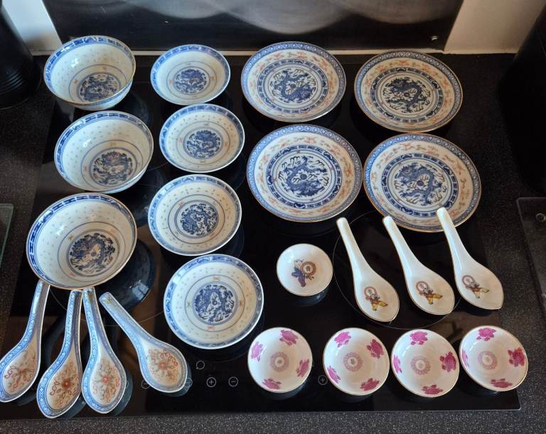 23 Pieces of vintage antiques chinese serving bowls & Spoons