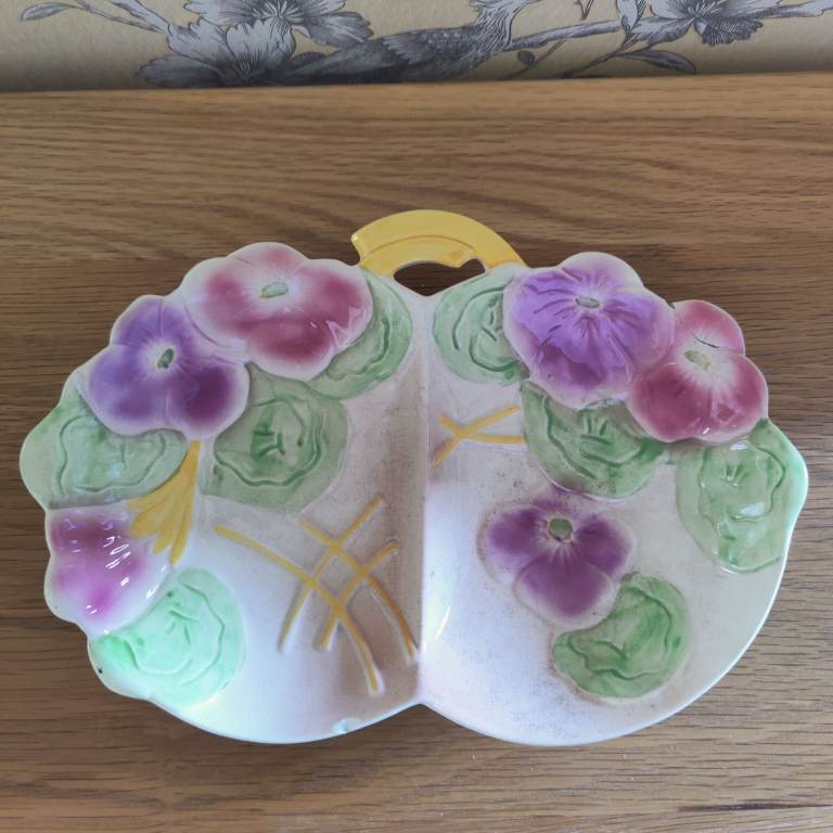 Beautiful 1940s Avon Ware platter 