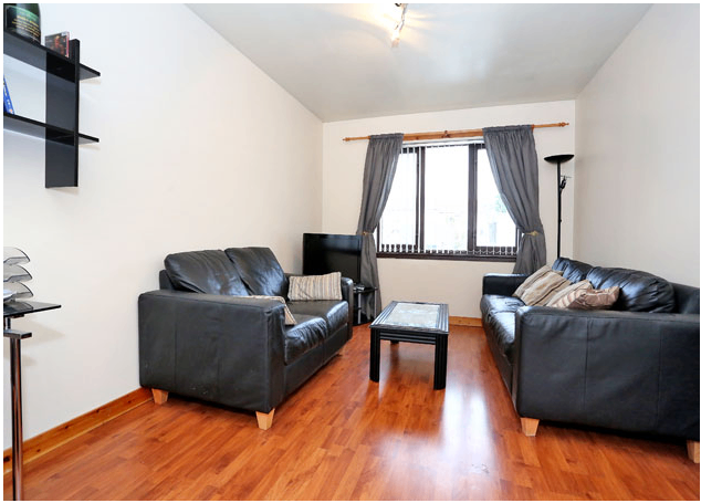 2 fully furniture bedroom flat to rent with private parking