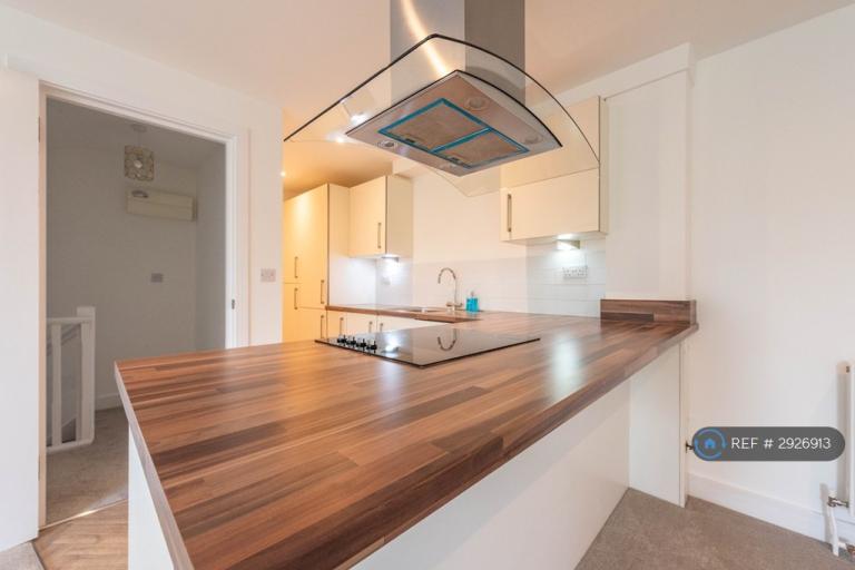 2 bedroom flat in Bartholomew St, Newbury, RG14 (2 bed) (#2926913)