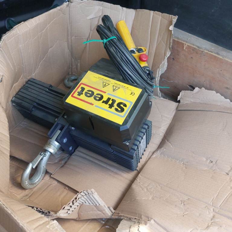 Street Crane Electric Hoist 500kg Capacity with Remote Control
