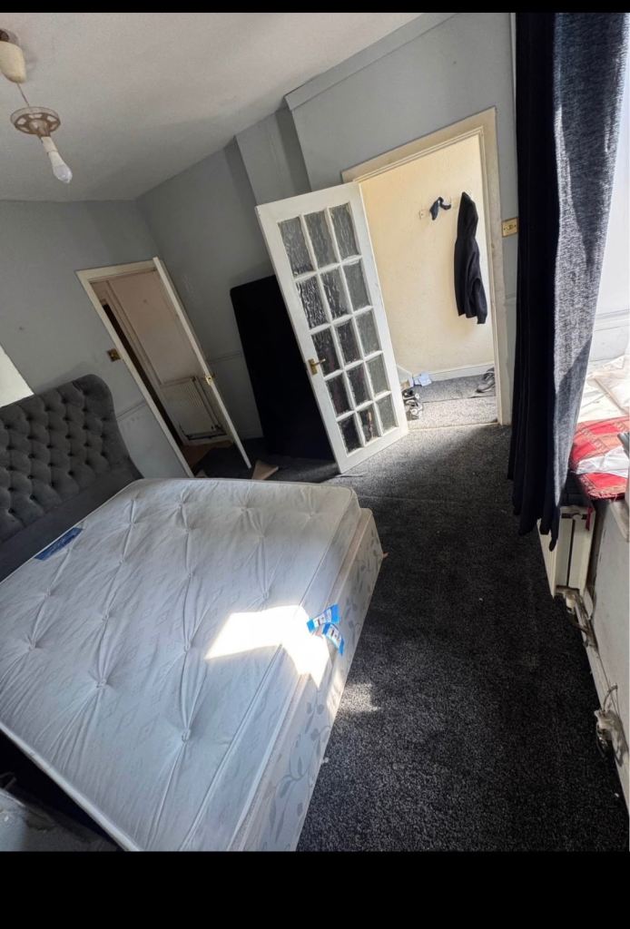 Private room and kitchen 