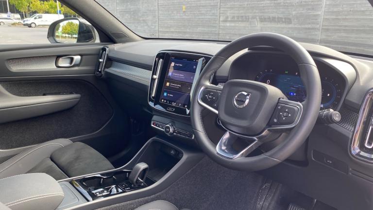 2025 Volvo XC40 2.0 B3P Plus Dark 5dr Auto Petrol Estate Estate Petrol Automatic