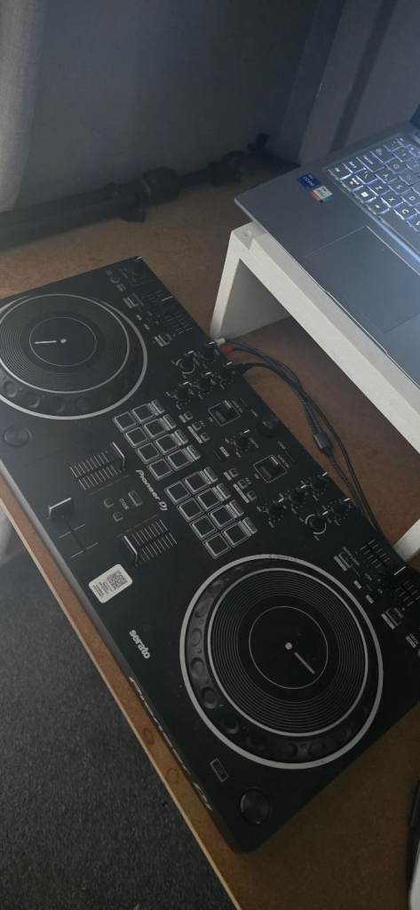 Pioneer ddj-rev1 dj turntables