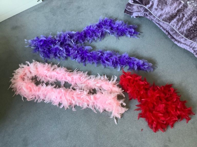 FEATHER BOAS X 3