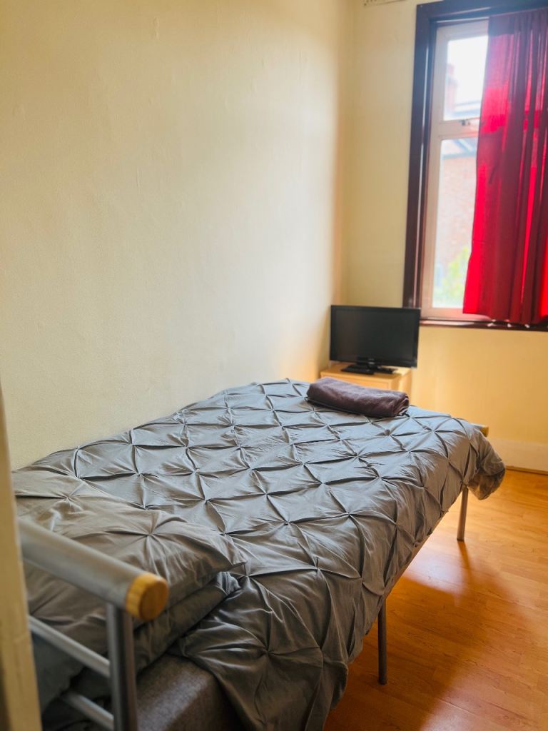 Small Single Room | in Hendon, London | Gumtree