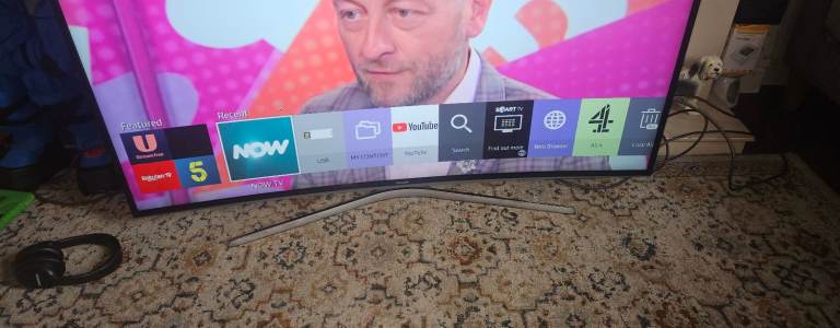 Samsung Curved Smart TV – Good Condition