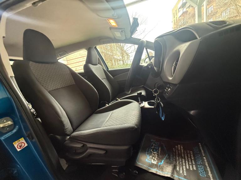 2015 Toyota Yaris 1.33 VVT-i Icon 5dr CVT HATCHBACK PETROL Automatic