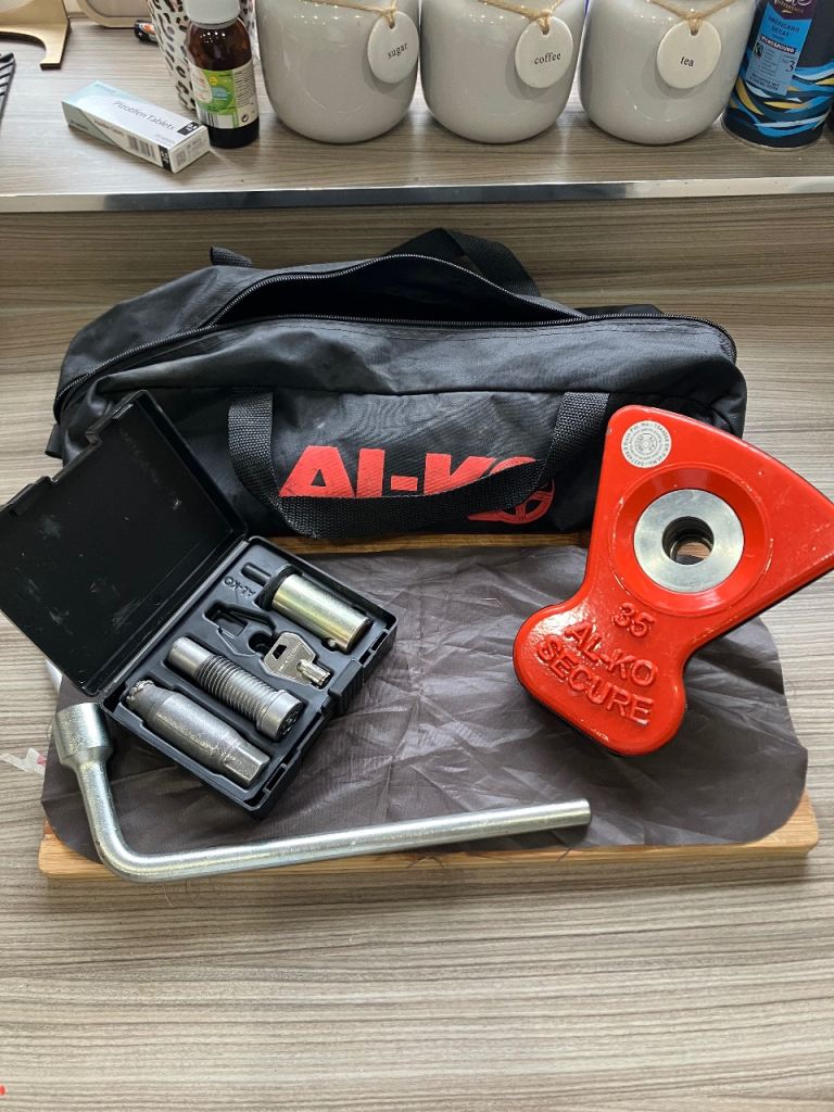Alko Secure No. 35 - Complete Caravan Wheel Lock Set