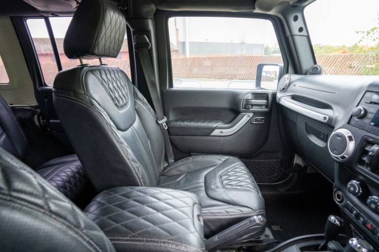 2013 Jeep Wrangler 2.8 CRD Sahara SUV 4dr Diesel Auto 4WD Euro 5 (197 bhp) CONVERTIBLE Diesel Aut...