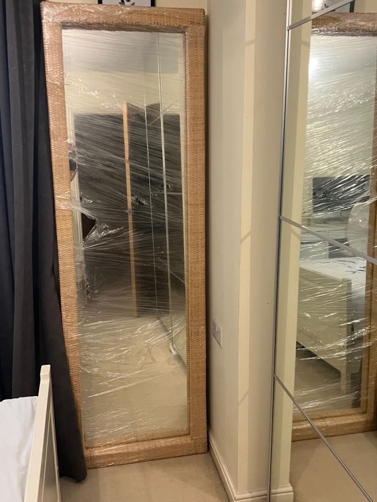 Large mirror 