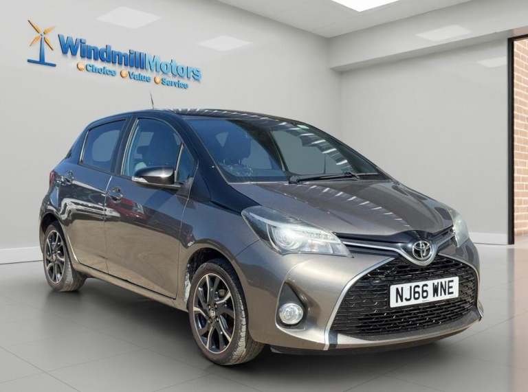 2016 Toyota Yaris 1.33 VVT-i Design 5dr HATCHBACK PETROL Manual