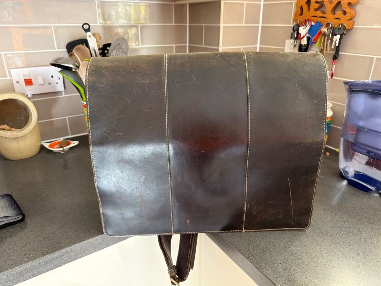 Vintage Brown Leather Shoulder Bag / Backpack – Good Condition