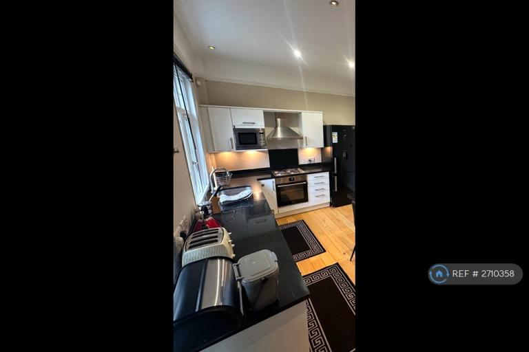 3 bedroom flat in Windsor Forest Court, Ascot, SL5 (3 bed) (#2710358)