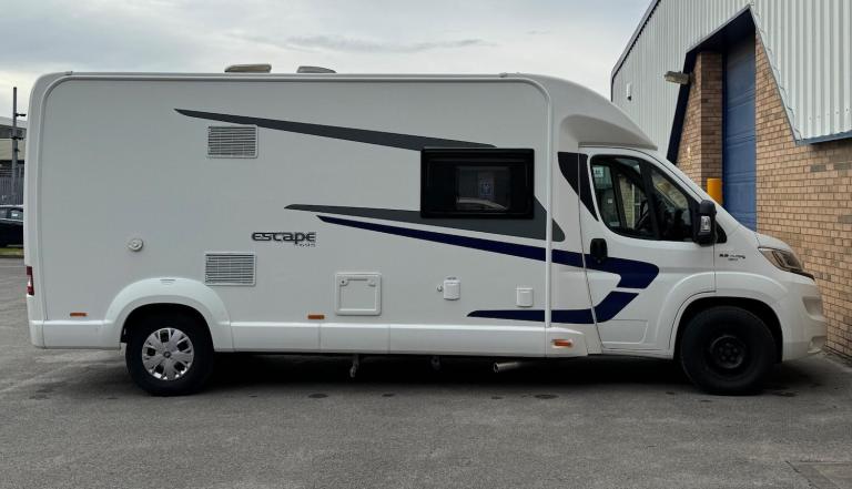 SWIFT ESCAPE 695 - 2017