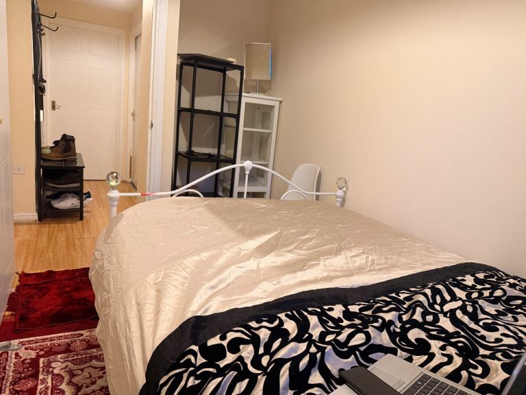 Bright Double Room in Modern 2-Bed Apartment – Great Location