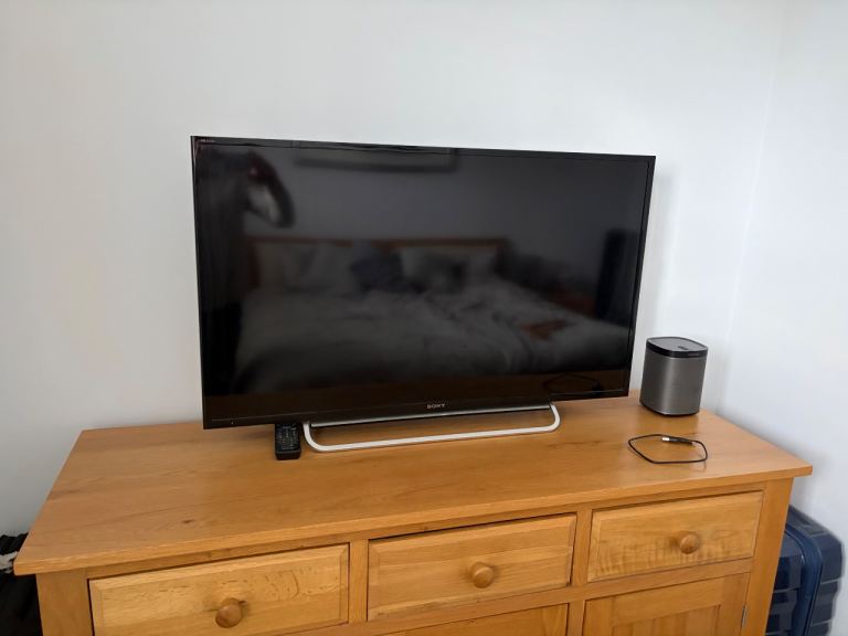 Sony Flat Screen TV with Stand – Good Condition