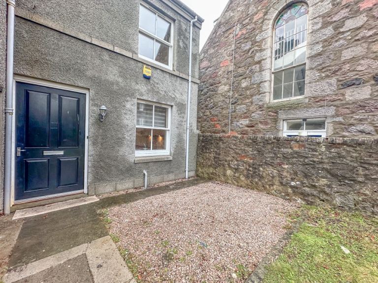 3 bedroom house in View Terrace, Rosemount, Aberdeen, AB25 2RR