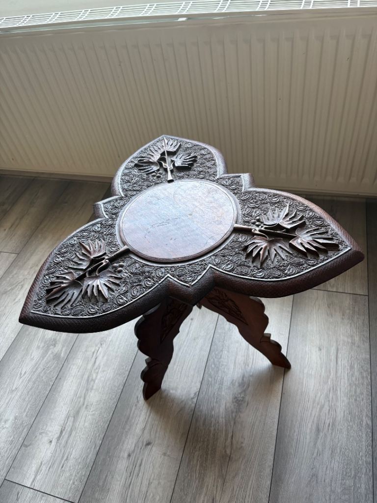 Stunning Antique Solid Oak Flower-Shaped Side Table – A Truly Unique Piece