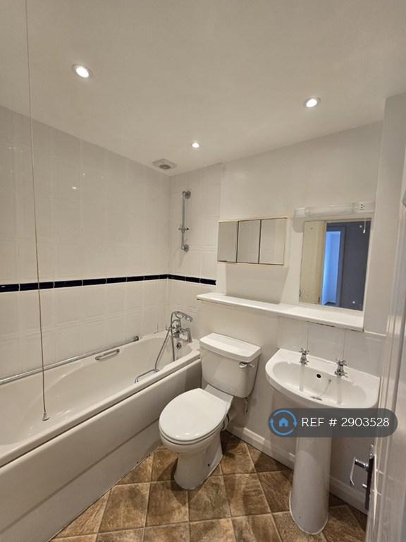 1 bedroom flat in The Maltings, Romford, RM1 (1 bed) (#2903528)