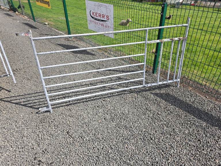 6ft lamb creep gate (  adjustable bars ) farm livestock tractor 