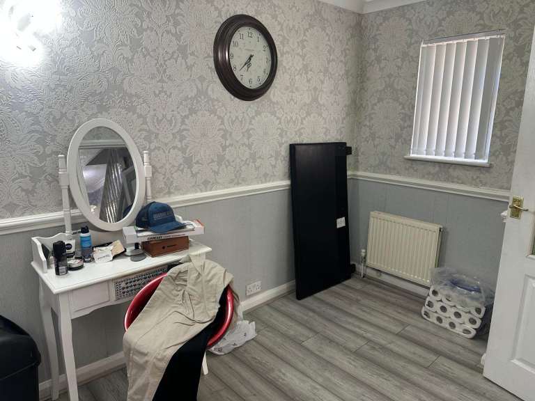 4 Bed House in Hayes UB4 - COMPANY LET ALLOWED