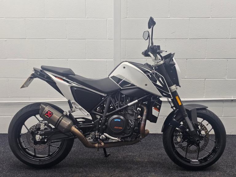 KTM 690 DUKE ** AKRAPOVIC EXHAUST - TAIL TIDY - 12 MONTHS MOT **