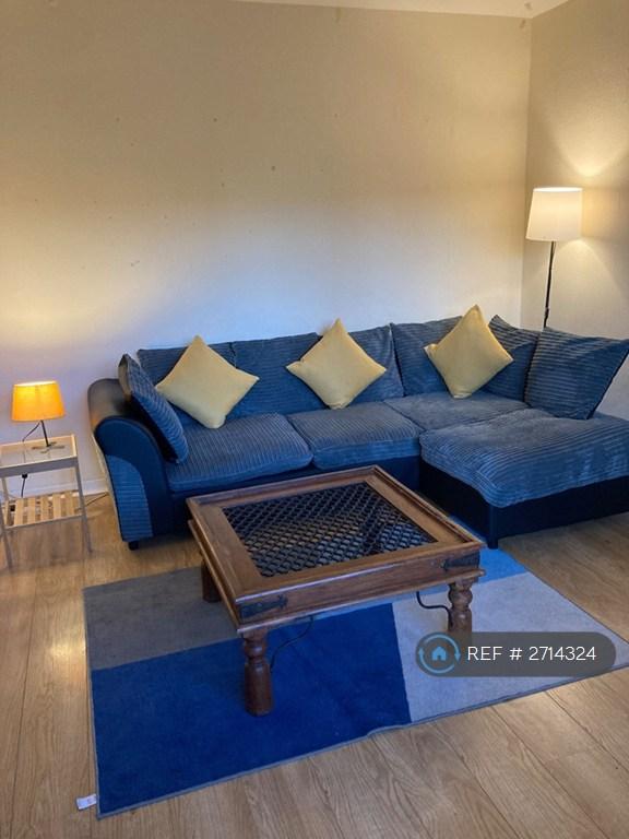 3 bedroom flat in Jubilee Street, London, E1 (3 bed) (#2714324)