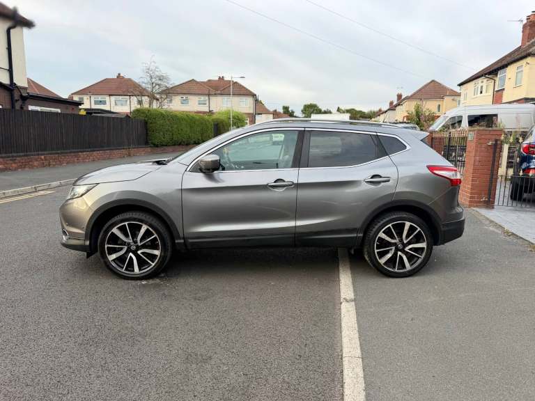 2016 Nissan Qashqai 1.5 dCi Tekna 5dr HATCHBACK Diesel Manual