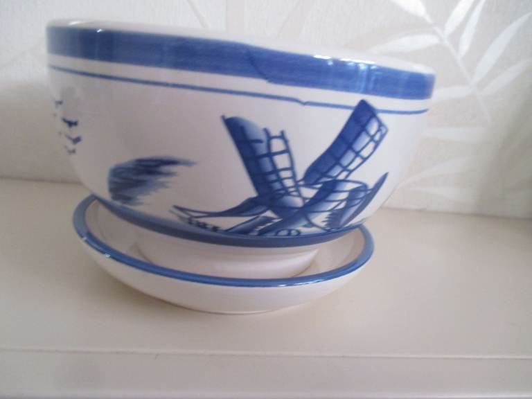 DUTCH LOOKING PLANT BOWL