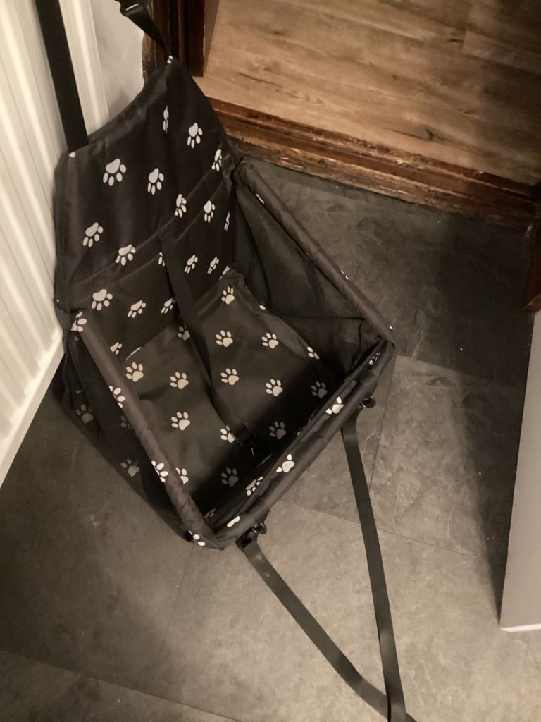 Small dog/puppy car seat 