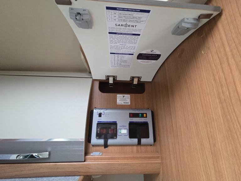 Auto-Trail Apache 634 luxury 2 berth DIESEL MANUAL 2018/18