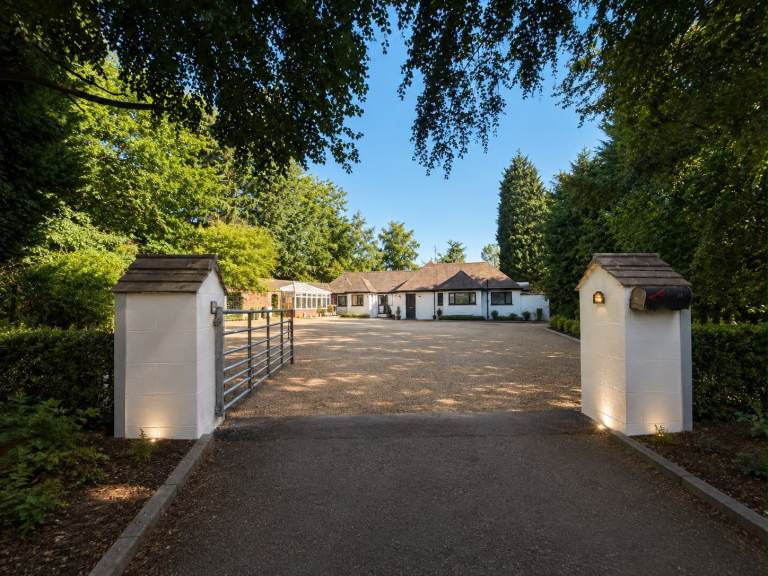 Beautiful Two-Bedroom Annexe Bungalow – Wombourne, Wolverhampton To Rent