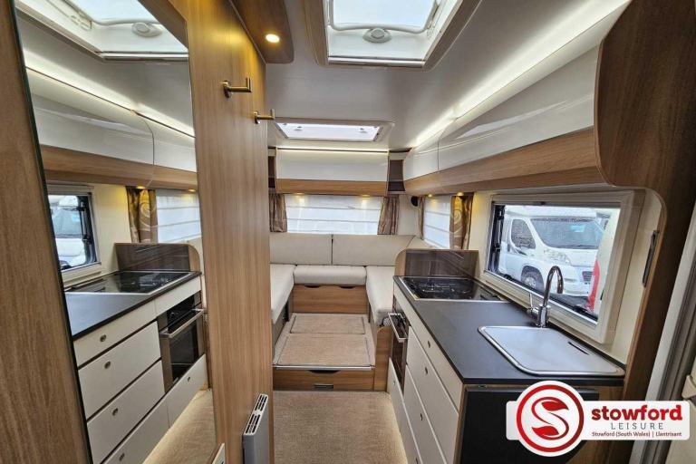 2 Berth, 2 seatbelts, Rear Lounge