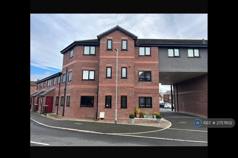 1 bedroom flat in St Helens, St. Helens, WA10 (1 bed) (#2757802)